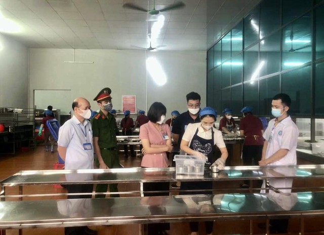 Đã có kết luận vụ 33 học sinh nhập viện sau bữa ăn bán trú ở Quảng Ninh- Ảnh 1.