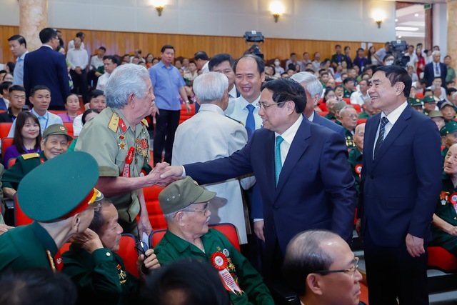 Thủ tướng gặp mặt, tri ân những người góp phần làm nên chiến thắng Điện Biên Phủ - Ảnh 1.