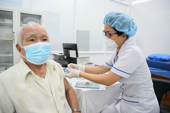 Bộ Y tế hướng dẫn mới nhất về tiêm vaccine phòng COVID-19 tại Việt Nam- Ảnh 1.