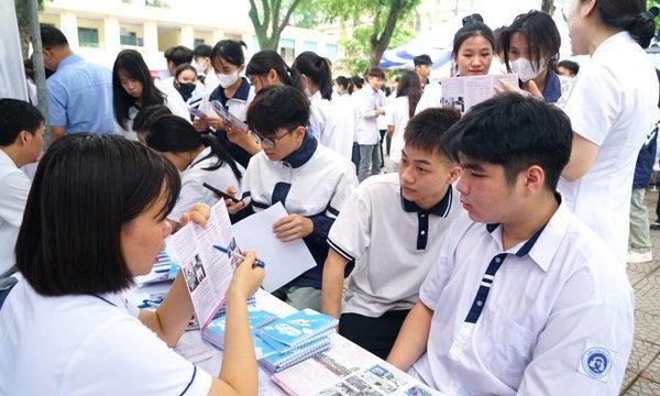 Cấm trường đại học yêu cầu thí sinh xác nhận nhập học sớm, thu phí ‘giữ chỗ’- Ảnh 1.