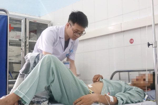 Nam thanh niên bị vỡ bàng quang do uống bia quá nhiều- Ảnh 1.