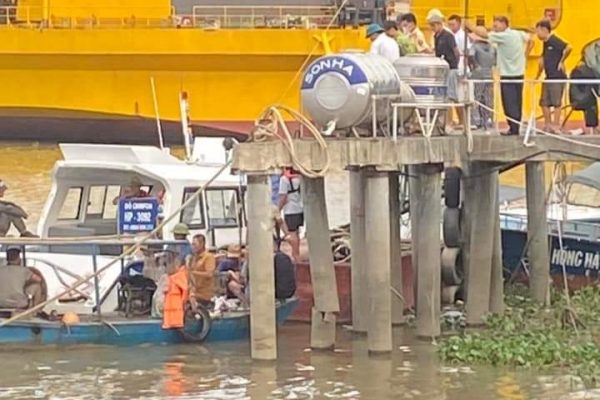 Lao xuống sông Bạch Đằng để cứu con, người bố và con trai gặp nạn, tử vong- Ảnh 1.