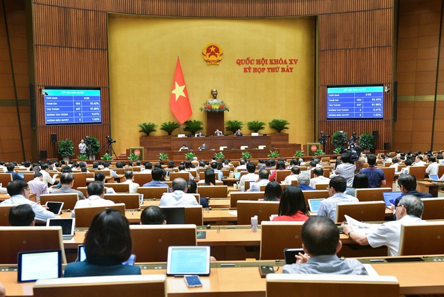 Thông qua Luật Đường bộ: Chưa quy định thu phí giao thông đối với ô tô cá nhân đi vào nội đô- Ảnh 1.