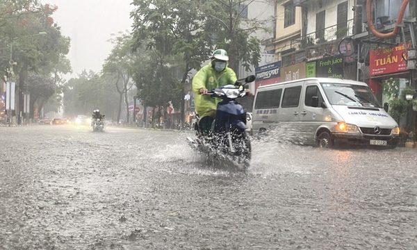 Nhiều khu vực ngày nắng, chiều tối mưa dông mạnh- Ảnh 2.