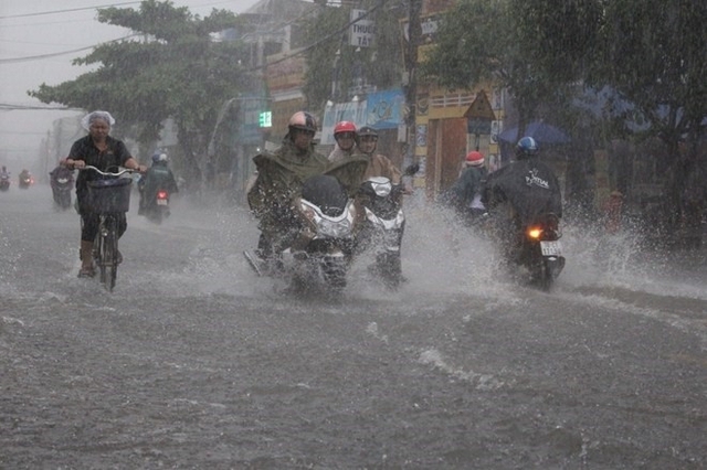 Thủ tướng chỉ đạo ứng phó với bão số 2, chủ động sơ tán người dân khỏi vùng nguy hiểm- Ảnh 2.