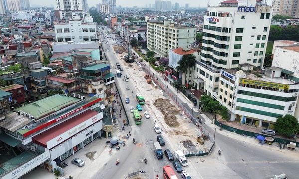 Tiếp tục phân luồng giao thông đường Giải Phóng, người dân đi lại thế nào?- Ảnh 2.