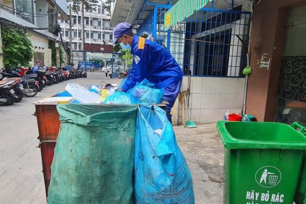 Không phân loại rác sẽ bị phạt, người dân phải làm gì?- Ảnh 2.