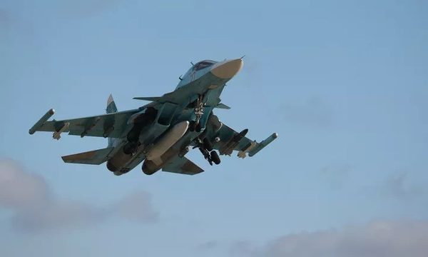 Su-34 Nga tấn công xe ngụy trang của Ukraine- Ảnh 1.