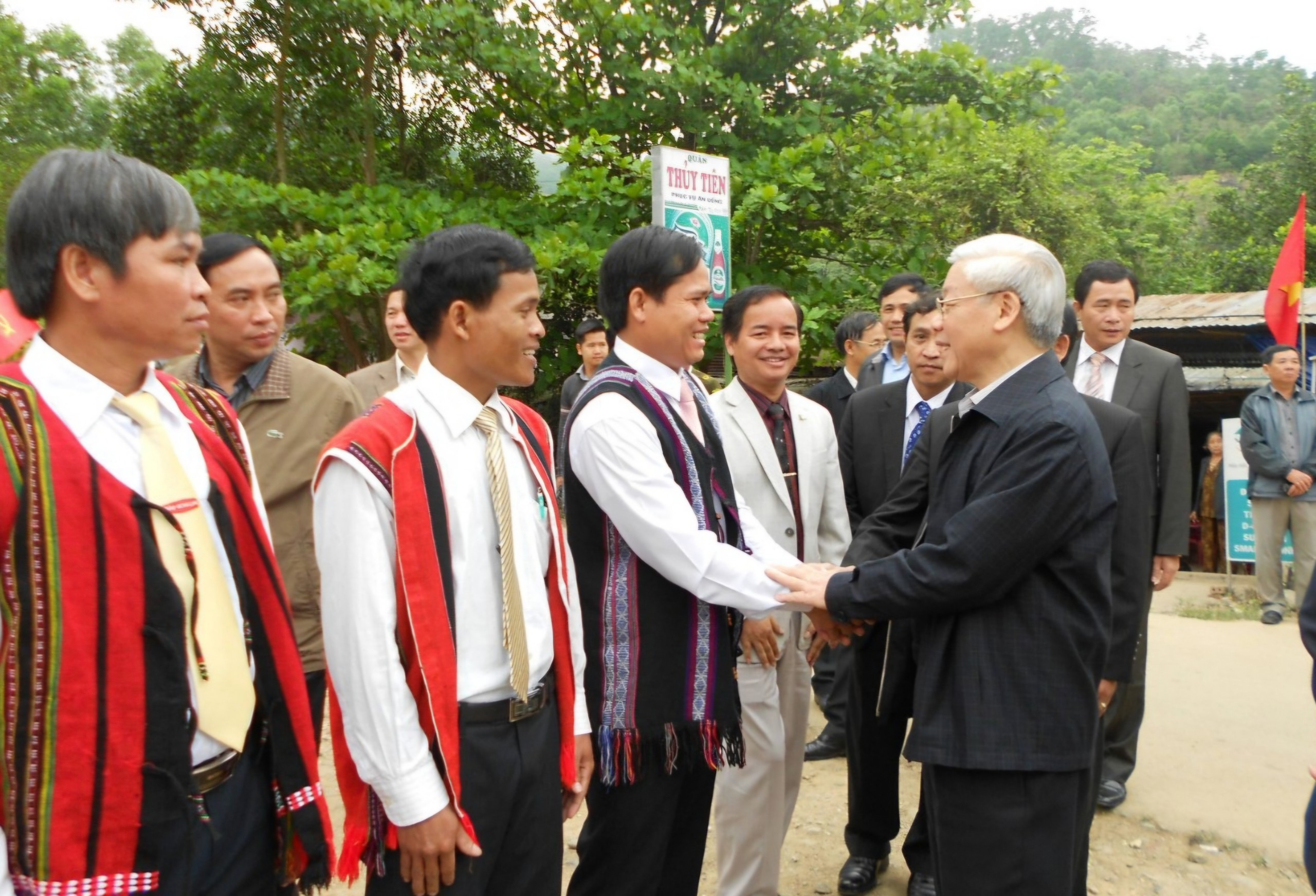 Tổng Bí thư Nguyễn Phú Trọng và những tình cảm với đồng bào vùng cao Thừa Thiên Huế- Ảnh 1.