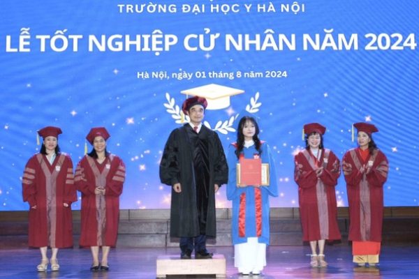 'Cái duyên' với ngành Y của nữ thủ khoa đầu ra Trường Đại học Y Hà Nội- Ảnh 1.