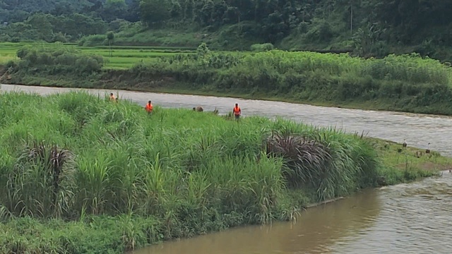 Gần 100 người tìm kiếm người đàn ông ở Yên Bái mất tích - Ảnh 1.