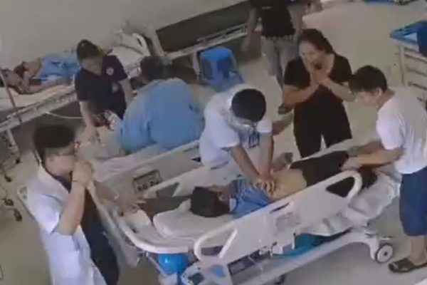 Video: Khoảnh khắc bác sĩ cứu bệnh nhân ngừng tuần hoàn ngay trên giường siêu âm