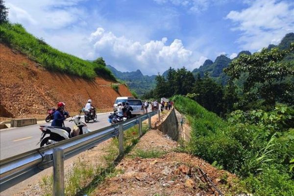 Ô tô lao xuống vực bốc cháy, một người chết tại Hà Giang- Ảnh 1.