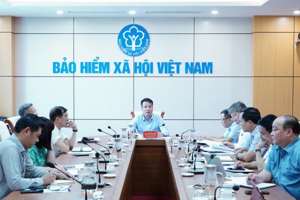 Kịp thời tháo gỡ khó khăn do bão lũ, đảm bảo quyền lợi khám chữa bệnh BHYT - Ảnh 1.