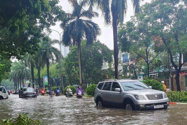 75 tuyến phố Hà Nội có nguy cơ ngập do mưa lớn chiều nay- Ảnh 2.