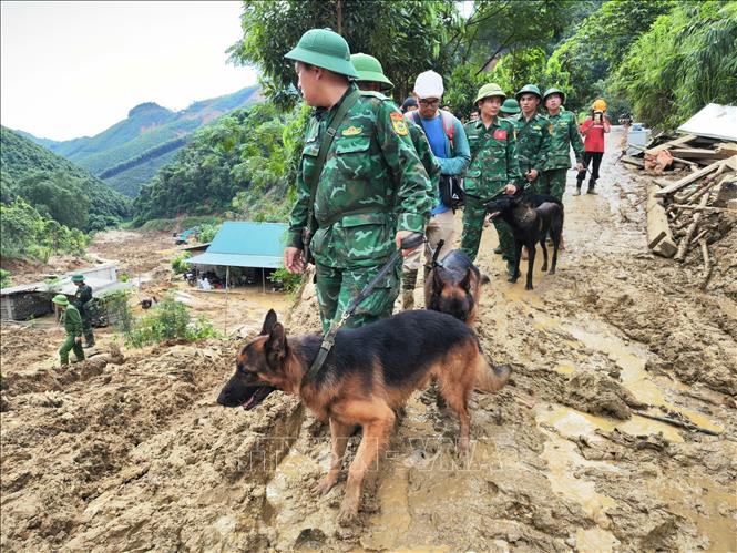 Vụ sạt lở ở Nậm Tông, Lào Cai: Nỗ lực tìm kiếm 5 người còn mất tích- Ảnh 1.