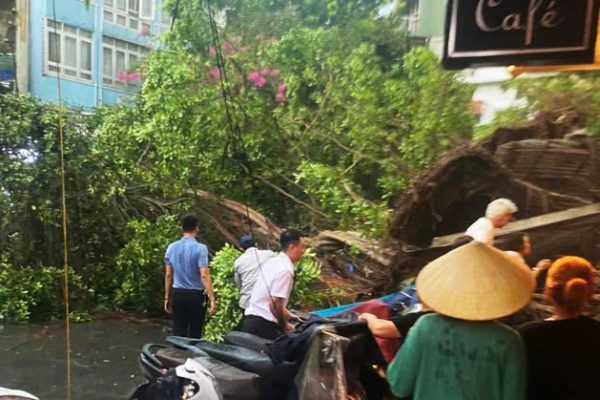 Hà Nội yêu cầu cưỡng chế di dời, không để người dân ở khu vực nguy hiểm khi bão đổ bộ- Ảnh 1.